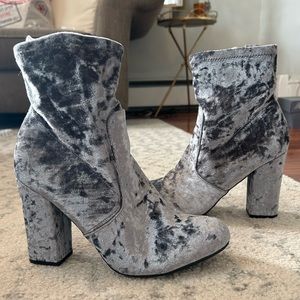 BAMBOO | Gray/Silver Crushed Velvet Sock Booties